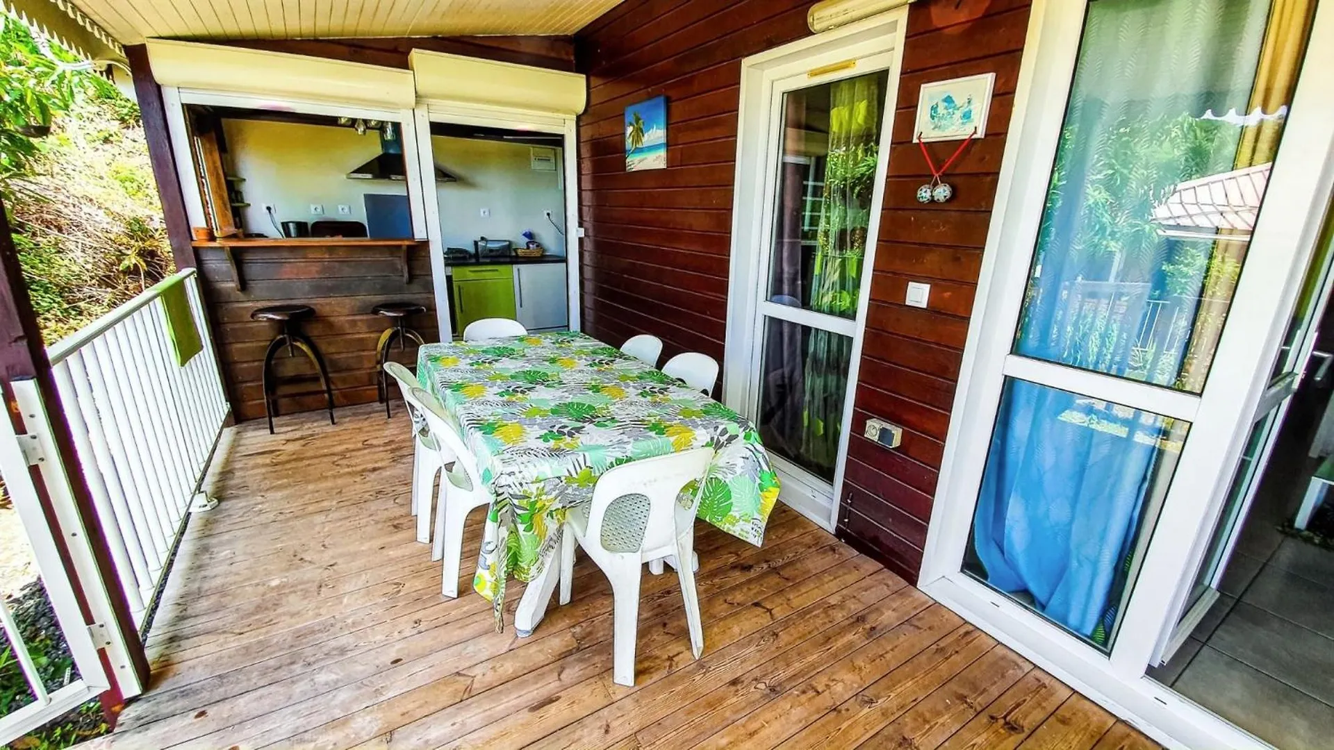 Bungalow Confortable Avec Vue Mer A Bouillante 0*,