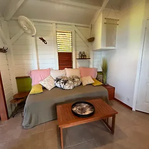  Hébergement de vacances Bungalow, Les Fleurs Du Colibri